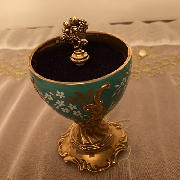 TFM The Franklin Mint Faberge Porcelain Musical Egg Jasmine Crafted in Thailand - Picture 4 of 7